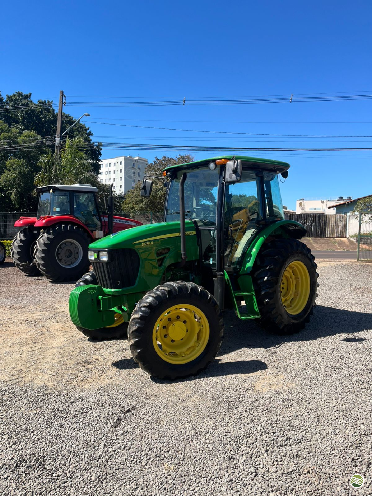 TRATOR JOHN DEERE JOHN DEERE 5078E Tração 4x4 Top 100 Máquinas LONDRINA PARANÁ PR